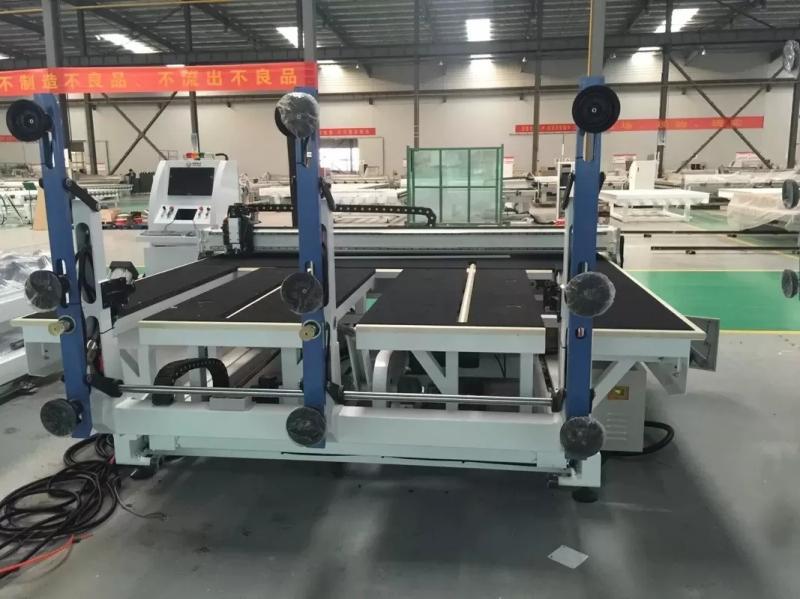 ¿Cómo revoluciona una tabla de corte de vidrio CNC de carga automática revoluciona la industria moderna de procesamiento de vidrio?